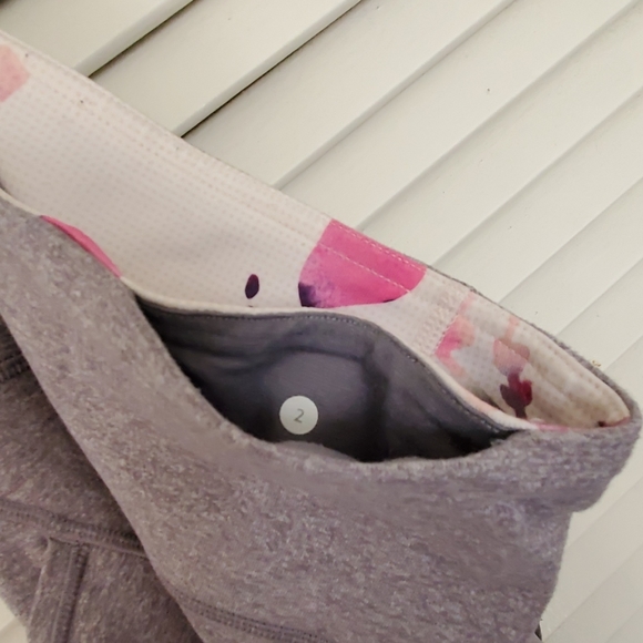 Lululemon - Picture 5 of 5